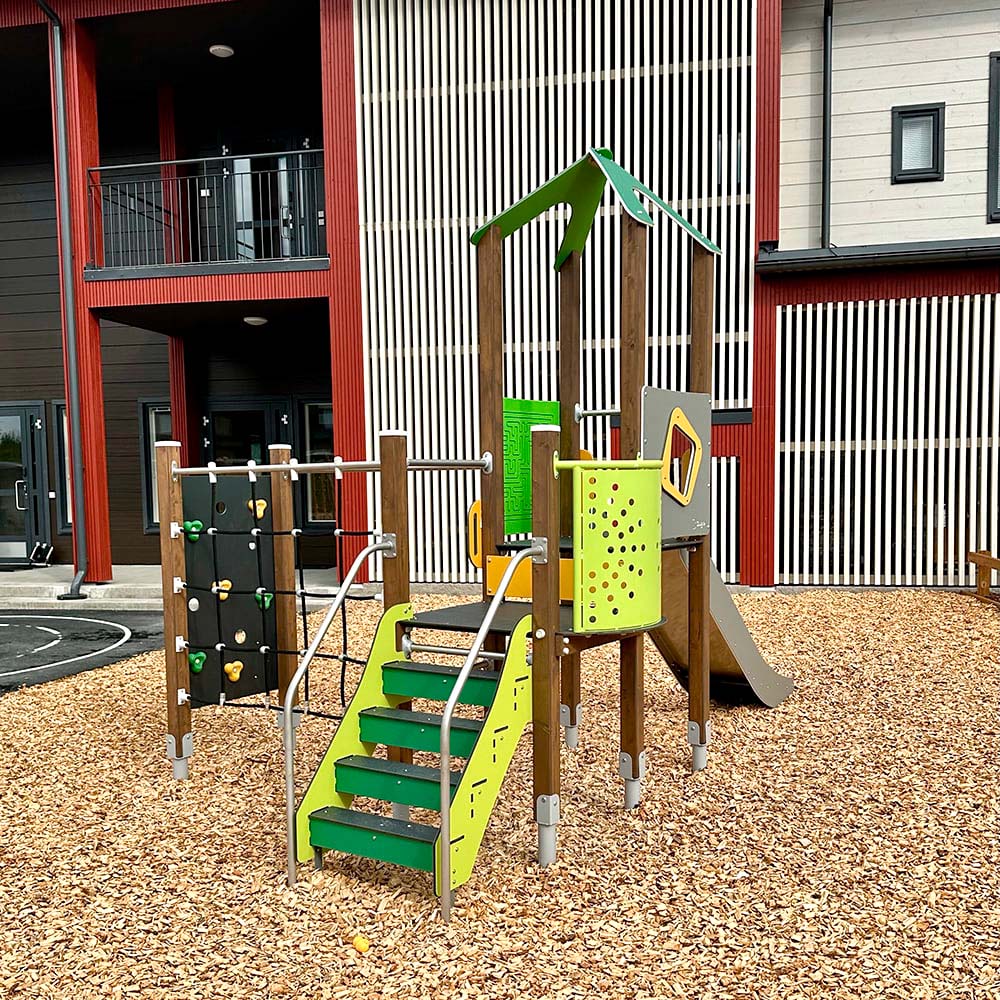 Lasten kiipeilyteline Sunshine Hervantajärven pihassa
